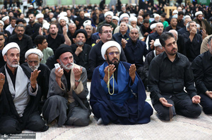 مراسم سوگواری شب اربعین حسینی(ع) در حرم امام خمینی(س)