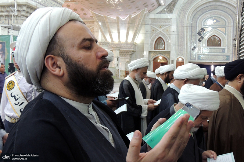 ادای احترام جمعی از علمای نجف نسبت به مقام شامخ حضرت امام خمینی (س)