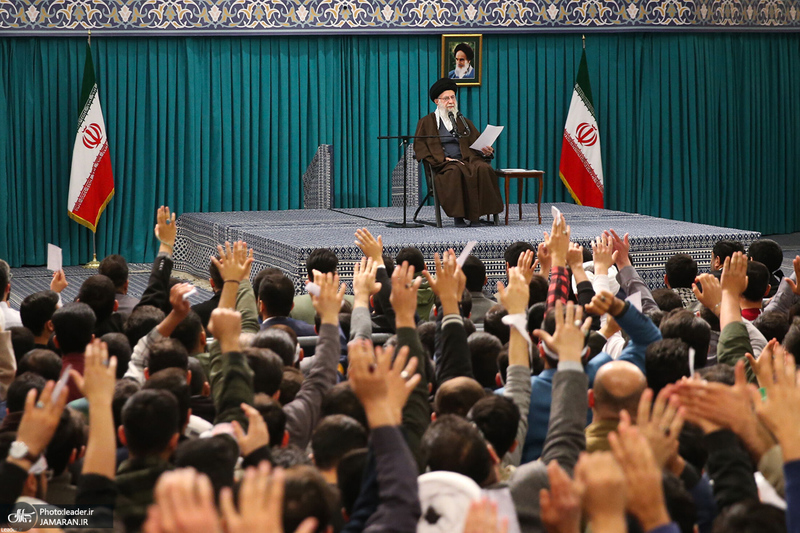 دیدار جمعی از رأی اولی‌ها و خانواده‌های شهدا با رهبر معظم انقلاب