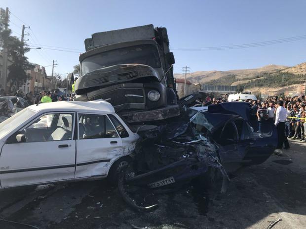 2 کشته و 11 مصدوم در تصادف زنجیره ای ورودی شیراز