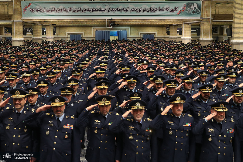 دیدار جمعی از فرماندهان و کارکنان نیروی هوایی ارتش با فرمانده معظم کل قوا