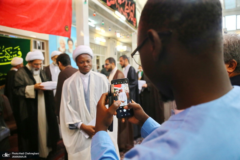 مراسم جشن عید غدیر و عمامه‌گذاری طلاب در بیت مراجع  تقلید و علما