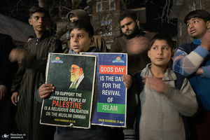 دسته عزاداری شیعیان کشمیر در آستانه تشییع پیکر شهید سید حسن نصرالله (ره)