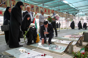 ادای احترام ورزشکاران و قهرمانان پارالمپیکی ایران به مقام شامخ شهدا