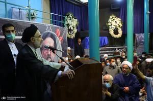 مراسم وداع با پیکر حجت الاسلام و المسلمین سید محمود دعایی در حسینیه جماران -3