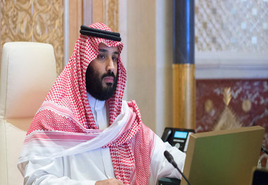 عکس های بن سلمان در لبنان به آتش کشیده شد