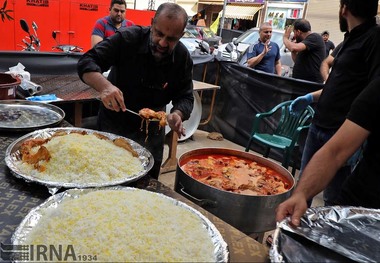 حدود 35 تن غذا بین زائران اربعین حسینی در همدان توزیع شد