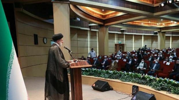 رئیسی در دیدار نمایندگان: به آینده کشور بسیار امیدوارم / دولت و مجلس باید به اولویت ها توجه داشته باشند