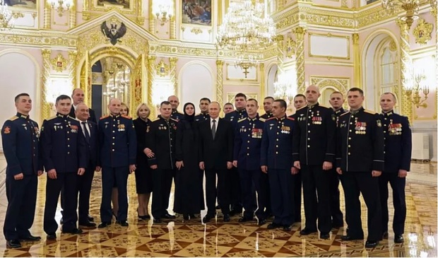 پیام اعلام نامزدی پوتین در جمع نظامیان روس چیست؟
