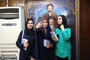 بازدید گروهای مردمی به مناسبت سی و چهارمین سالگرد حضرت امام خمینی از جماران