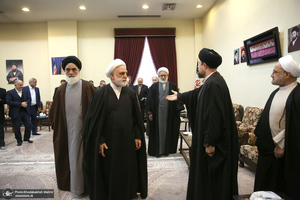 حاشیه های تجدید میثاق رئیس قوه قضائیه و مسئولان عالی قضایی با آرمان‌های حضرت امام خمینی (س)