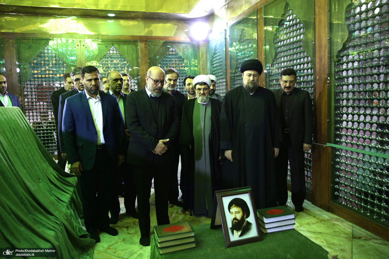 تجدیدمیثاق رئیس و جمعی از کارکنان بنیاد مستضعفان با امام راحل