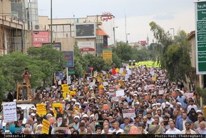 راهپیمایی نمازگزاران نماز جمعه قم در واکنش به خروج آمریکا از برجام