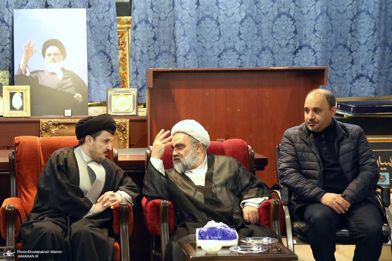 حضور جمعی از شخصیت های سیاسی در منزل مرحوم آیت الله موسوی بجنوردی (ره) -3