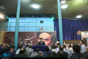 تجدید میثاق وزیر و کارکنان وزارت ارتباطات و فناوری اطلاعات با آرمان های امام خمینی(س)