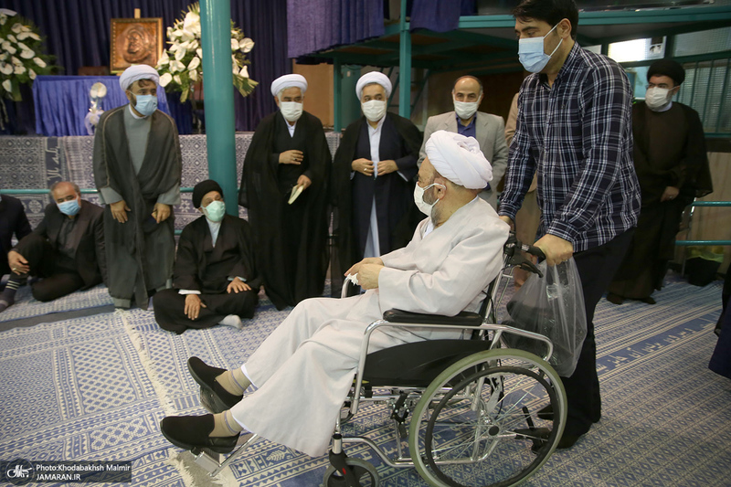 مراسم تشییع حجت الاسلام و المسلمین محتشمی پور در حسینیه جماران