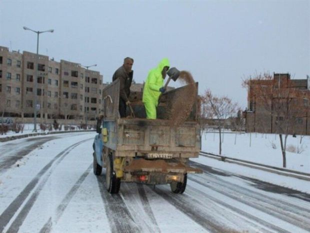 معابر کرج یخ زدایی شد