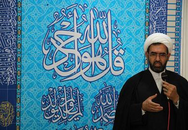 امام جمعه مهریز: تکریم ارباب رجوع و توجه به مطالبات مردم رسالت  مسئولان است