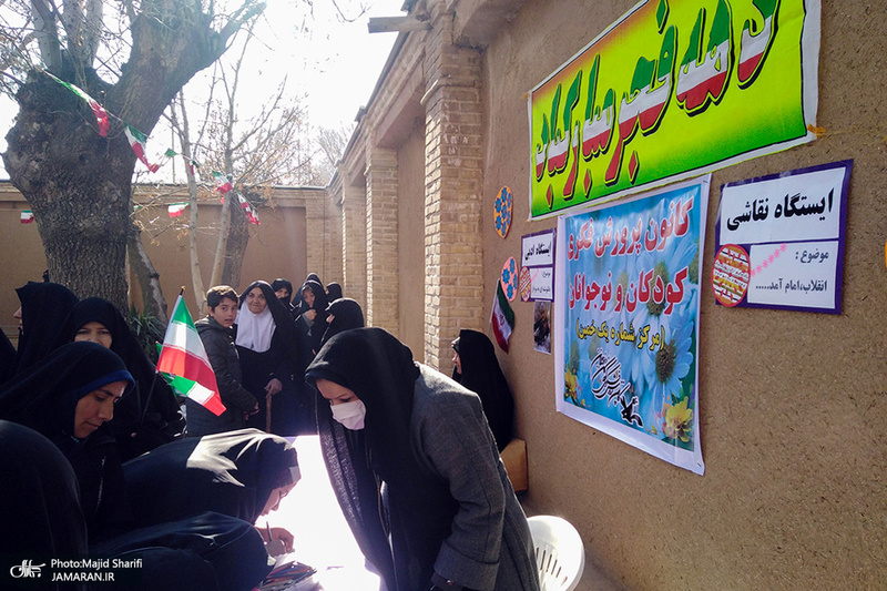 آیین نواختن زنگ انقلاب در بیت تاریخی حضرت امام(س) در خمین