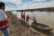 اجرای عملیات نجات در سیلاب توسط تیم‌های هلال احمر همدان