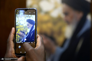 بازدید جمعی از طلاب خارجی جامعه المصطفی (ص) العالمیه از بیت امام خمینی (س) در جماران