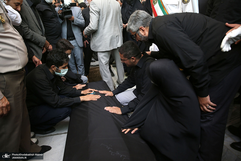 خاکسپاری پیکر حجت الاسلام و المسلمین سید محمود دعایی در حرم امام خمینی (س)