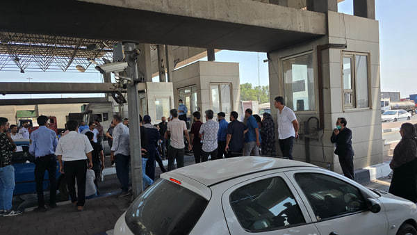 تجمع خانواده مفقودان حادثه بندر شهید رجایی + عکس