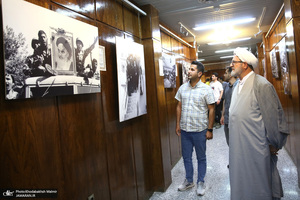 بازدید جمعی از دانشجویان دانشگاه سهند تبریز و دانشگاه شهید عباسپور تهران از بیت امام خمینی (س)