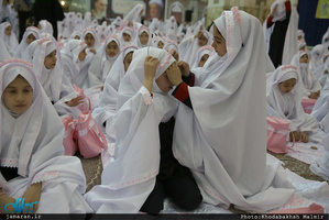 جشن تکلیف دانش آموزان دختر منطقه 19 تهران در حرم مطهر امام خمینی(س) 