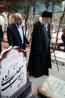 حضور رهبر معظم انقلاب در حرم مطهر امام خمینی (س)