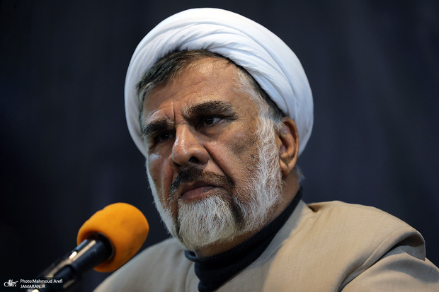 نظر فاضل میبدی در مورد گشت ارشاد با روش قدیمی: خلاف شرع و عقل است