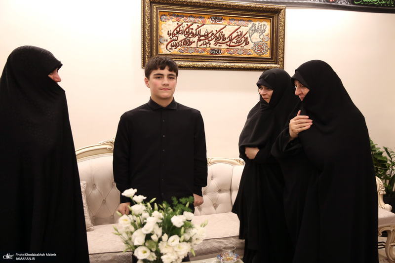 حضور سیدحسن خمینی در منزل شهیدان طهرانچی