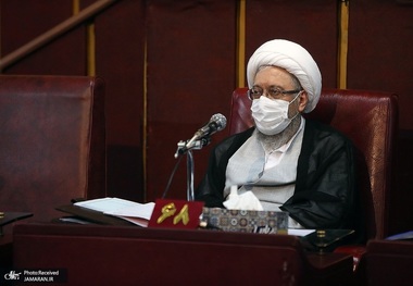 انتقاد رئیس مجمع تشخیص از خودروسازان: اجبار مردم به خرید خودروهای داخلی با این قیمت‌ها ظلم نیست؟