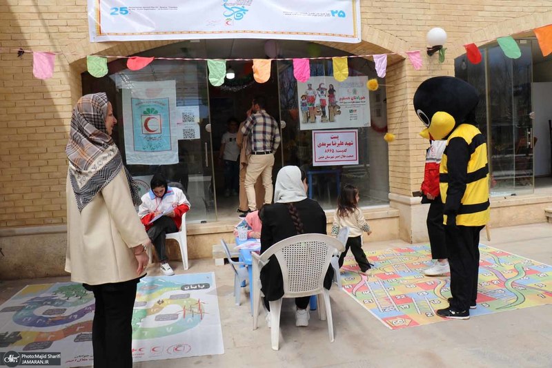 ازدید خانوادگی گردشگران نوروزی از بیت تاریخی حضرت امام در خمین