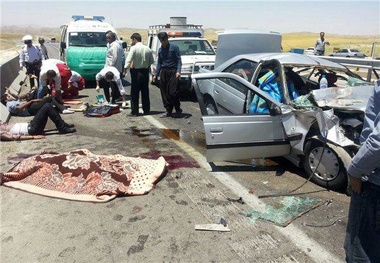 افزایش تلفات حوادث رانندگی در سال ۹۷  بیشترین تلفات در استان فارس  ضربه مغزی بالاترین علت مرگ  مردان بیشترین قربانیان جاده‌ها