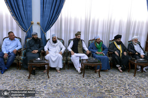 دیدار جمعی از علمای شیعه و سنی با سید حسن خمینی