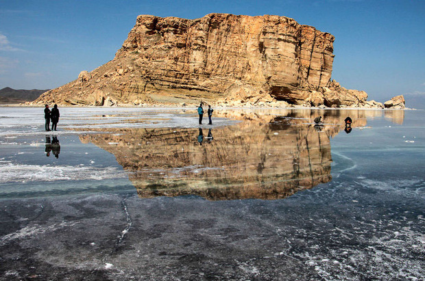 حفظ منابع تولید آب و خاک و احیای دریاچه ارومیه اولویت نخست جهادکشاورزی است