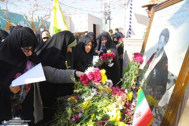 بدء الإحتفالات بمناسبة عشرة الفجر المبارکة

