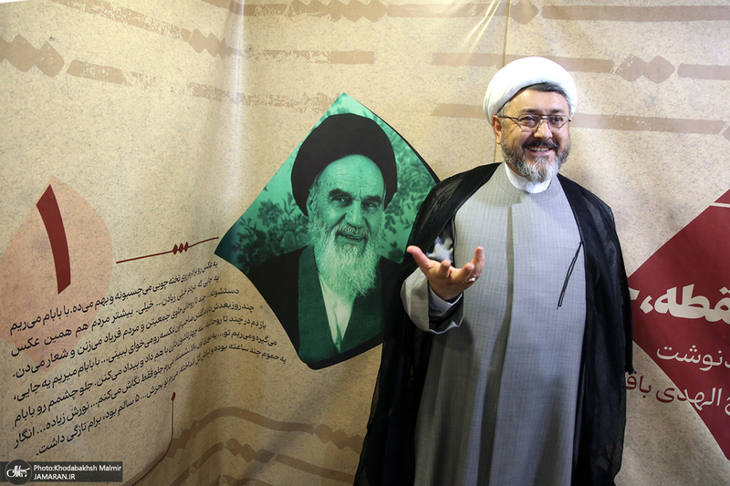 بازدید رئیس موسسه تنظیم و نشر آثار امام خمینی(س) از نمایشگاه خط خون
