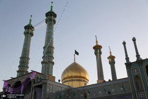 آیین تعویض پرچم گنبد حرم حضرت معصومه(س) و آغاز دهه کرامت