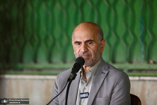 فرشاد مومنی: رقم زیان بانک آینده از سرمایه بانک ملی بیشتر است/ تاخیر در اصلاح شیوه اداره اقتصاد، گام برداشتن به سوی فاجعه است/ چیزی برای واگذاری باقی نمانده، اما همچنان بر خصوصی‌سازی اصرار می‌ورزند