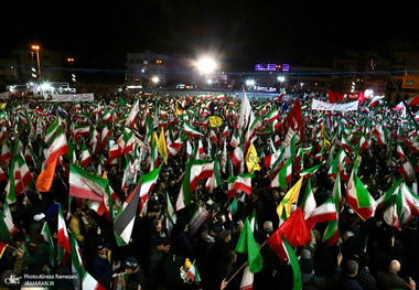 حرکت دسته مردمى پرچمداران ایران به مناسبت روز جمهوری اسلامی ایران-۱