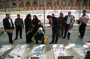 ادای احترام ورزشکاران و قهرمانان پارالمپیکی ایران به مقام شامخ شهدا