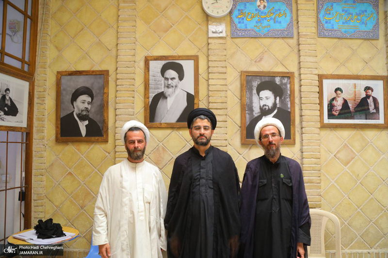 حضور زائران در بیت تاریخی حضرت امام در نجف در روزهای منتهی به اربعین