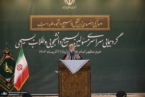 گردهمایی مسئولین بسیج دانشجویی و طلاب بسیجی در حرم امام با سخنرانی رئیس‌جمهور پزشکیان (57)