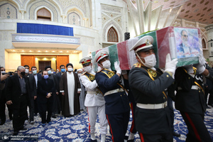 وداع با پیکر مطهر شهید محسن فخری زاده در حرم امام خمینی(س)