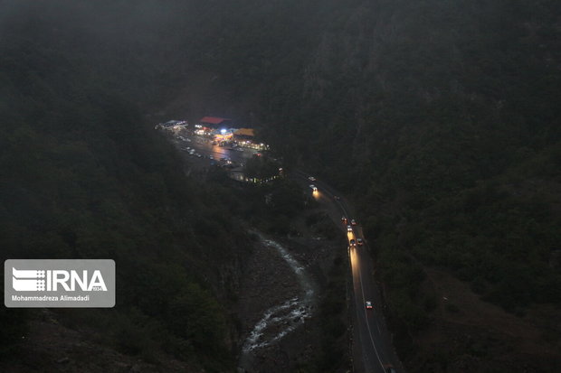 مه غلیظ تردد خودروها را در جاده‌های خراسان شمالی کند کرد