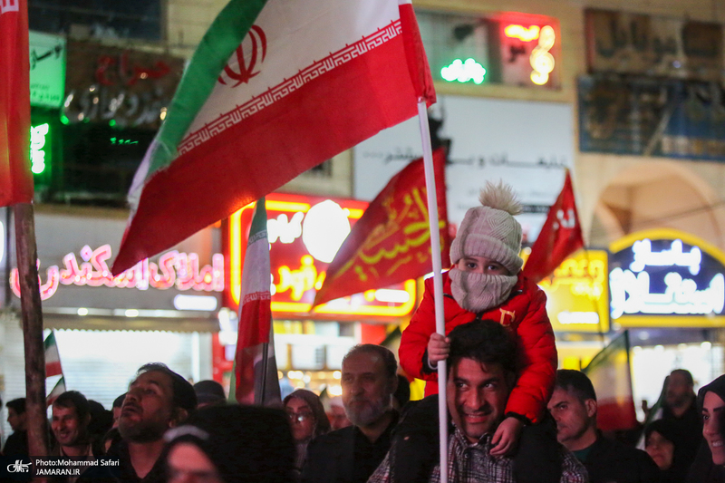حرکت دسته مردمى پرچمداران ایران به مناسبت روز جمهوری اسلامی ایران-۲