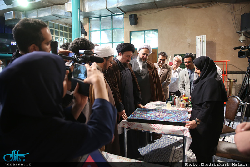 بازدید سید حسن خمینی از کارگاه هنری "یار و یادگار" در حسینیه جماران