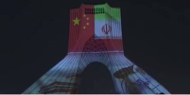 چرا نمایش پرچم چین بر فراز میدان آزادی غلط بود؟ - یادداشت انتقادی محسن امین‌زاده